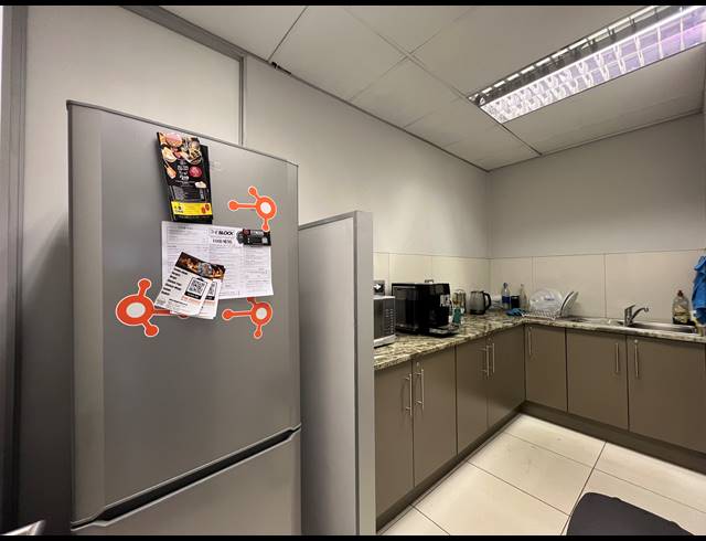 221M² OFFICE TO LET IN HYDE PARK